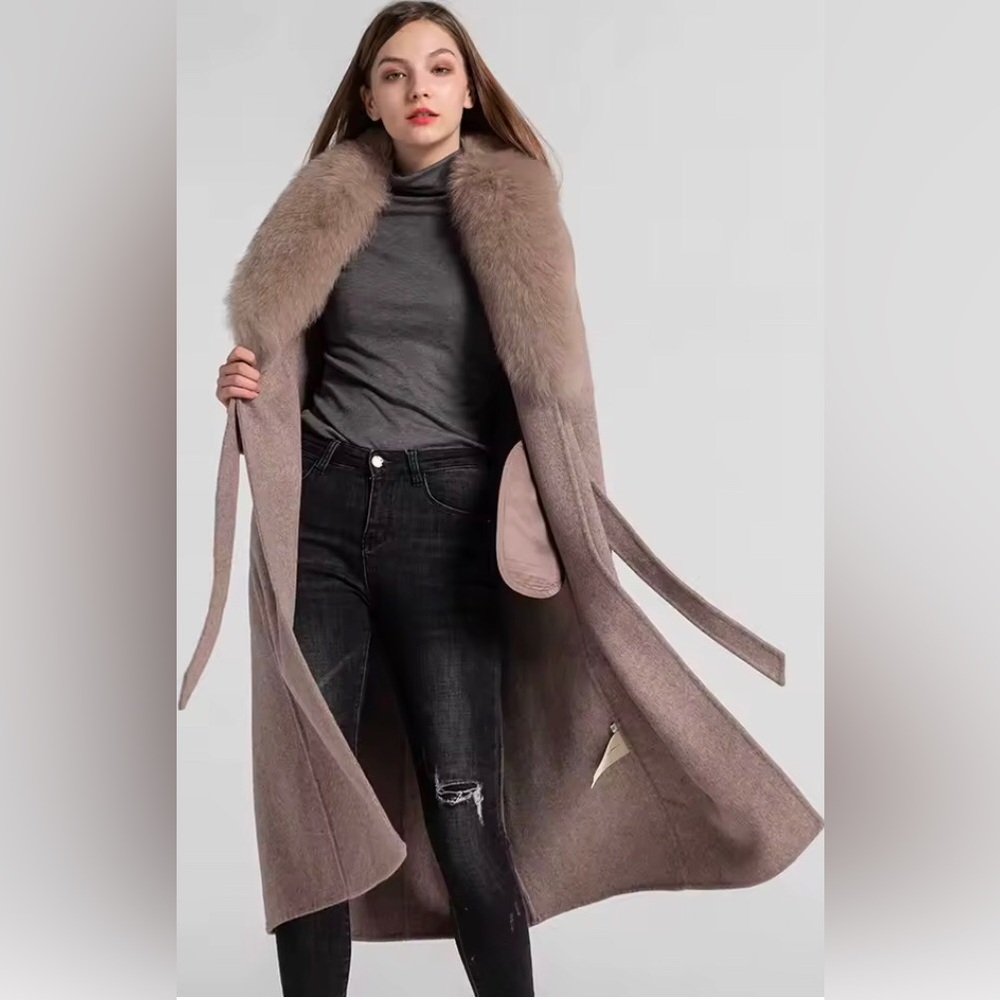 Women’s Long Wool Coat With Detachable Fur Collar - Picture 3 of 16